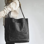 Aurellia. - Elegant and Practical Shoulder Bag